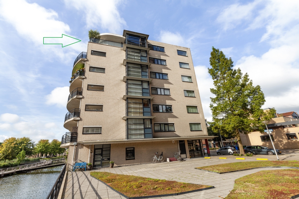 PER DIRECT: GEMEUBILEERD PENTHOUSE