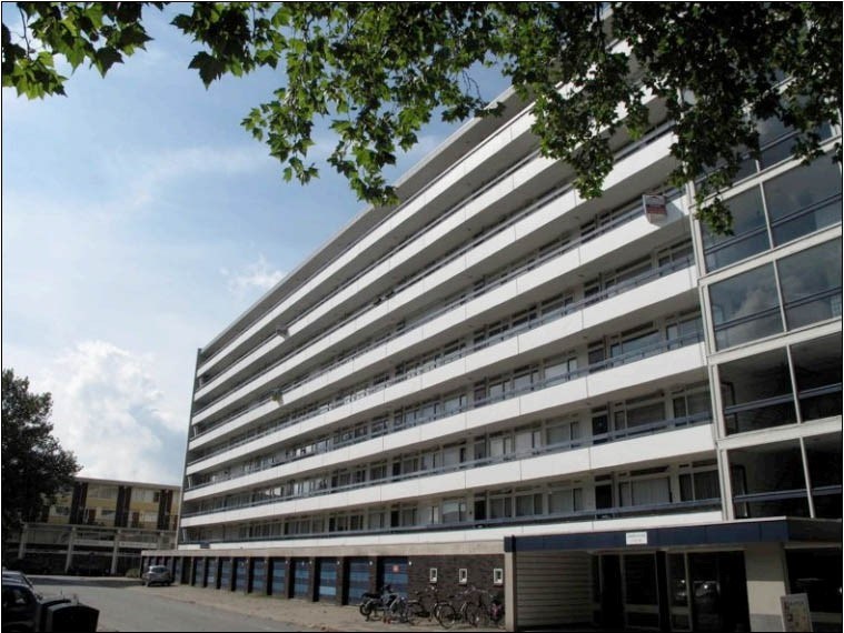 Ruime studentenkamer met balkon