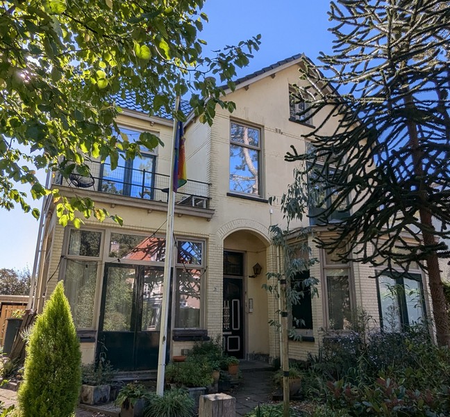 Semi zelfstandige etage!