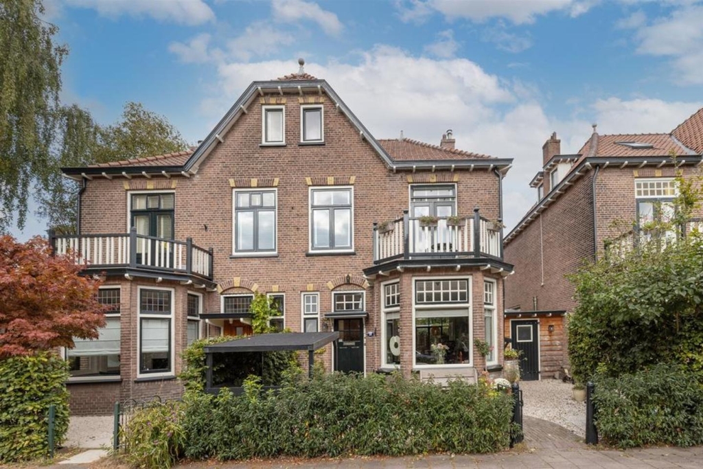 Royale 2-onder-1 kap woning in Naarden, 4 slaapkamers