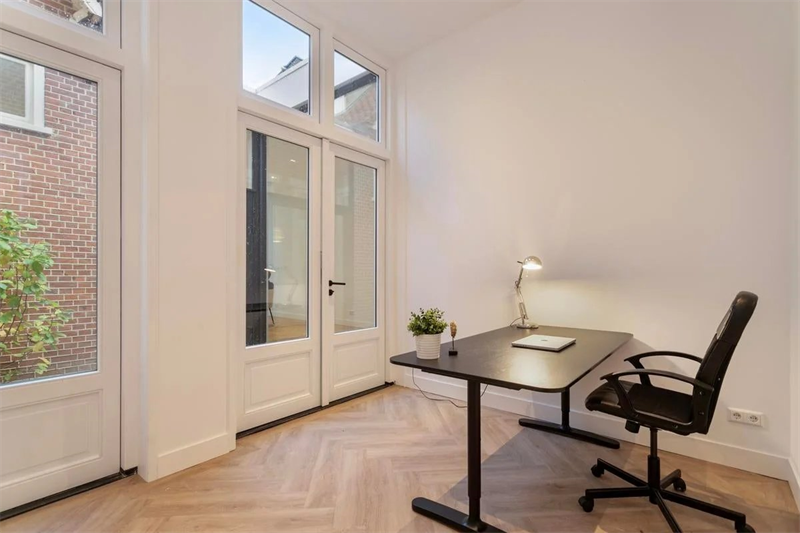 For rent: Apartment Burgemeester van Nispen van Sevenaerstraat, Laren Nh - 6