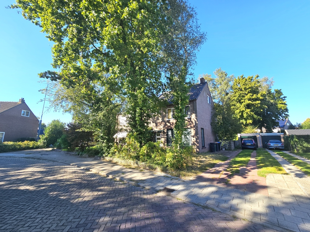GEMEUBILEERDE 2-onder-1-kapwoning voor 6 maanden te huur!