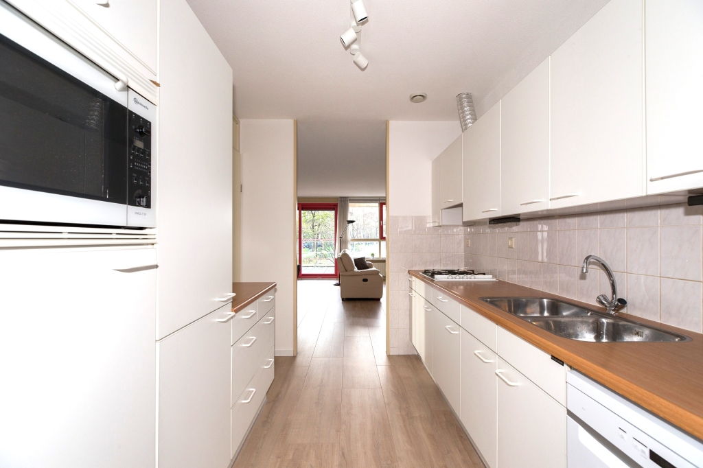 Apartment Donker Curtiusstraat for rent in Den Haag 483009