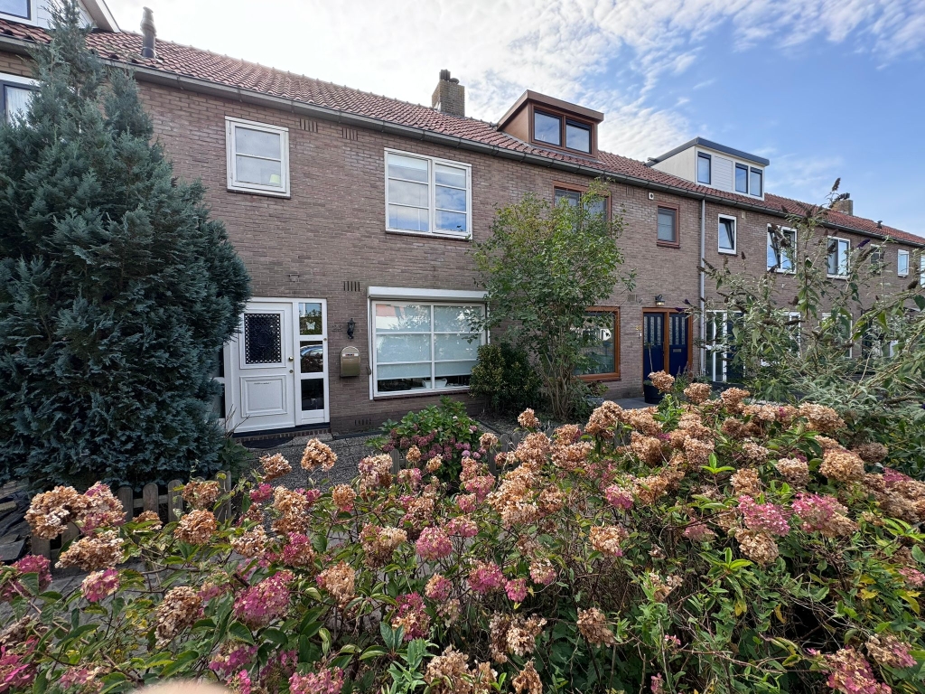 Royale gemeubileerde tussenwoning met 3 slaapkamers in Loosdrecht